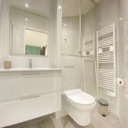 Guestready - Sleek Emerald Escape In The 13th Arr. Apartment Paris