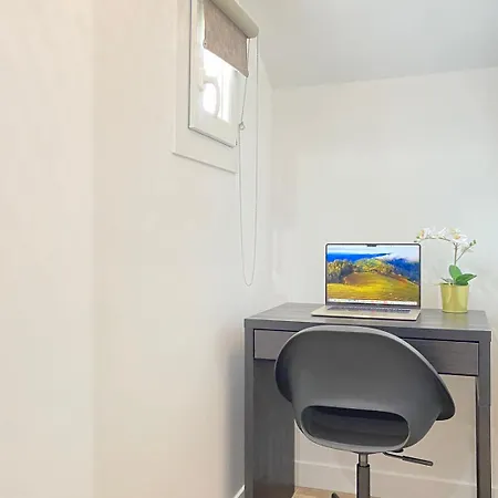 Guestready - Sleek Emerald Escape In The 13th Arr. Paris