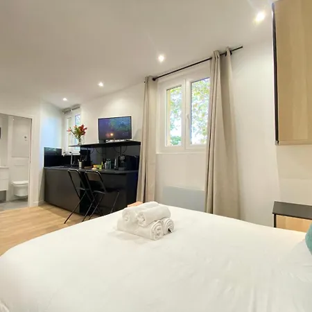 Guestready - Sleek Emerald Escape In The 13th Arr. Apartment