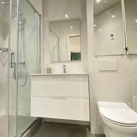 Daire Guestready - Sleek Emerald Escape In The 13th Arr. Paris