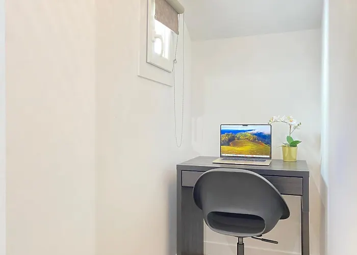 Guestready - Sleek Emerald Escape In The 13th Arr. Paris