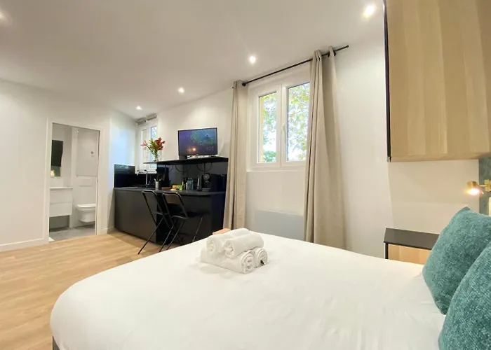 Guestready - Sleek Emerald Escape In The 13th Arr. Lägenhet